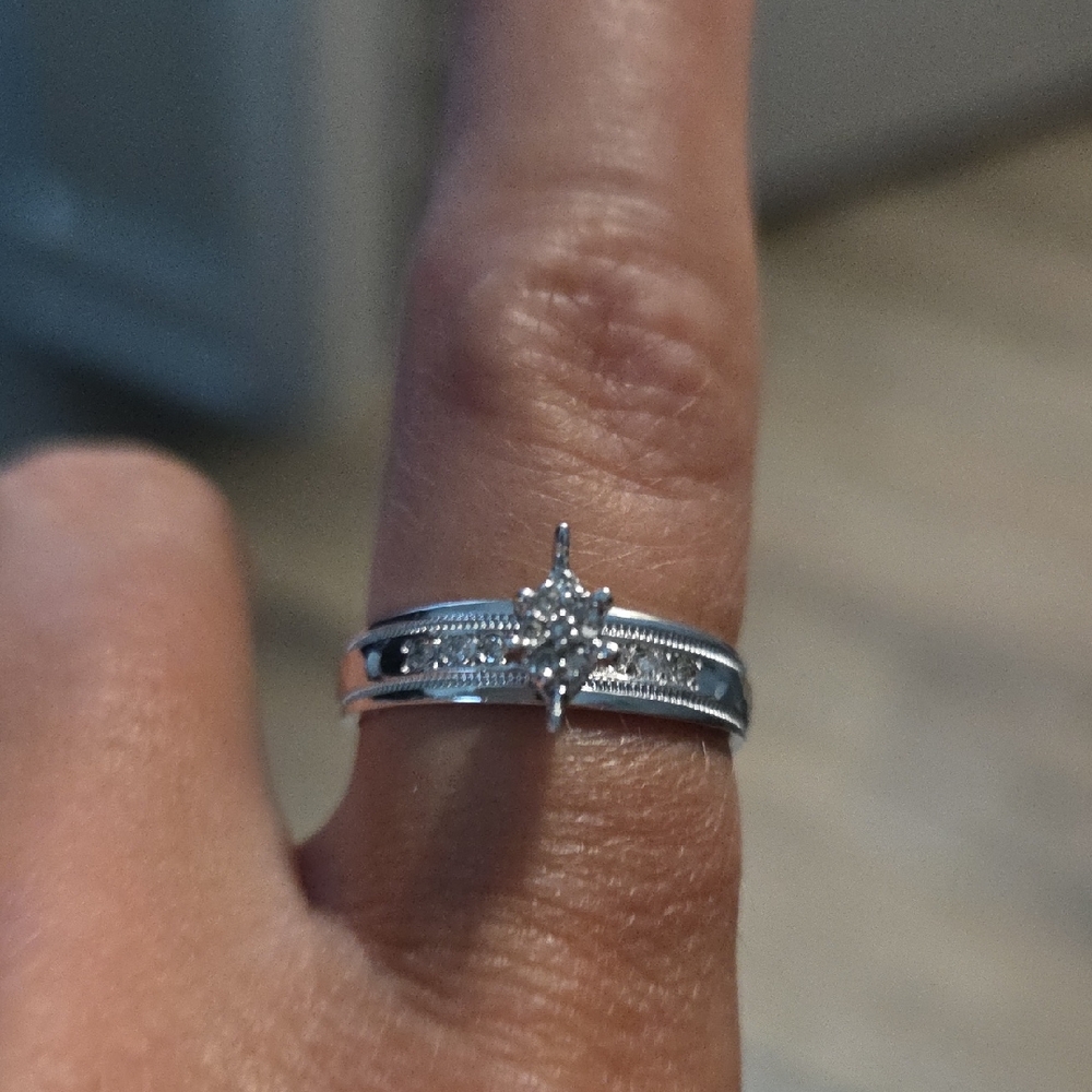 Stunning Vintage 10k White Gold Diamond Starburst Ring
